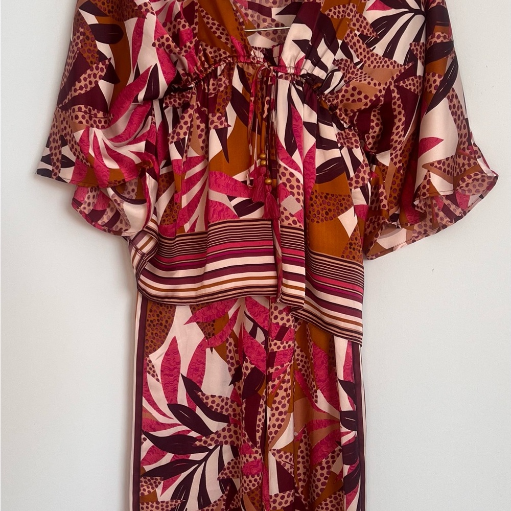NWT Beautiful two piece set